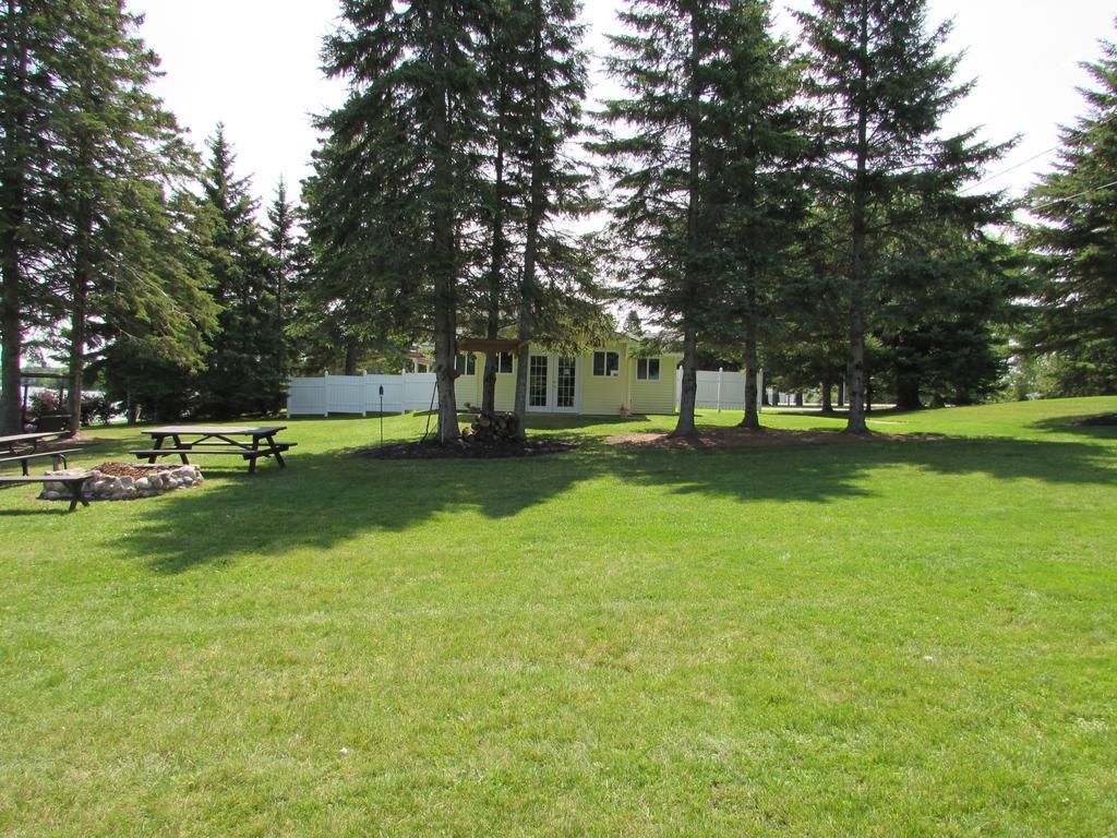 Grand Lake Resort Presque Isle Exterior photo